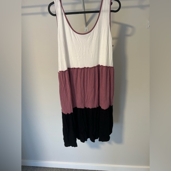 HEIMISH USA Dresses & Skirts - 💚💚Extended Closet Clearout💚💚 HEIMISH USA Sleeveless Colorblock Midi Dress